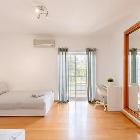 Lisbon Coastal Retreat * Charneca (Setubal)