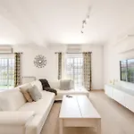Lisbon Coastal Retreat * Charneca (Setubal)