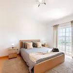 Lisbon Coastal Retreat Casa de Férias *
